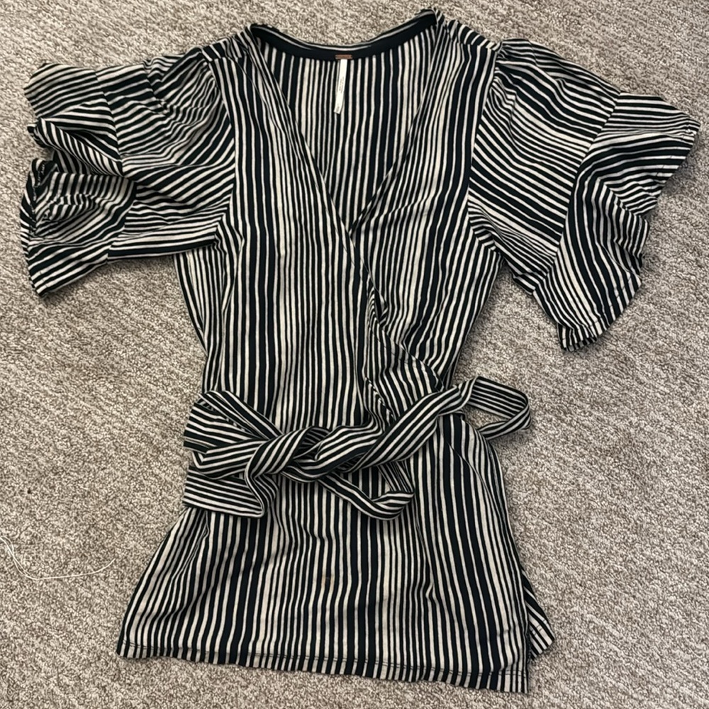 Free People kimono style flutter sleeve wrap blouse tie waist s small